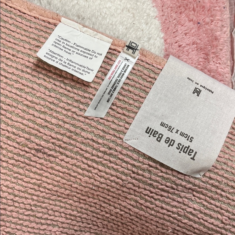 Urban Outfitters Queen Of Hearts Pink Heart Bath Mat New with Tags - Picture 5 of 5